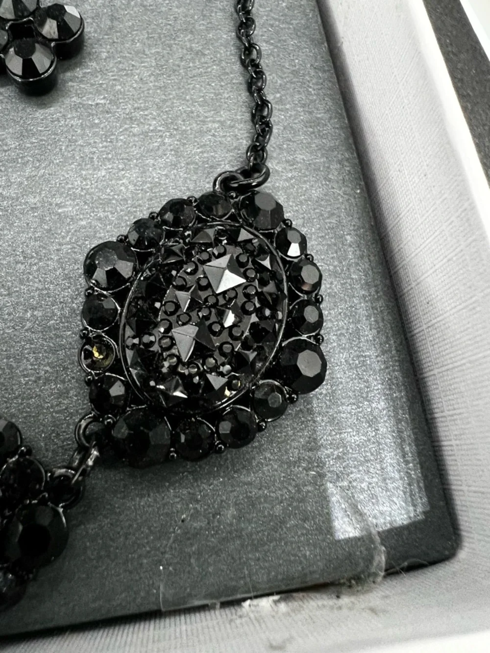 VTG Liz Claiborne Black Statement Necklace & Earrings Set Gunmetal Crystal - Picture 7 of 8